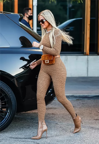 Костюмы Ким Кардашьян от Fendi