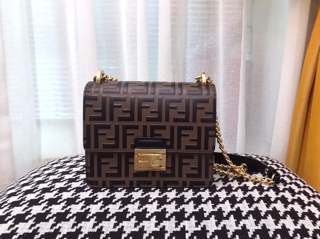 Сумки FENDI