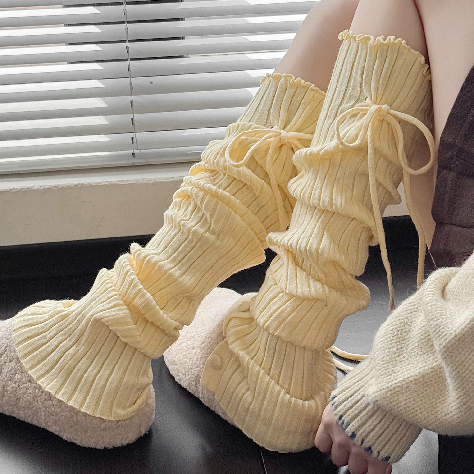 QF-002 leg warmers detail 4
